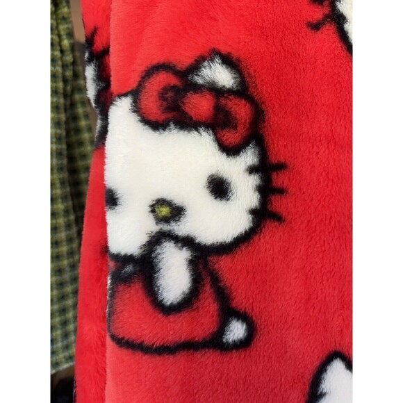New Release 2024 Hello Kitty Red Heart Faux Fur Plush Throw Soft Love Blanket - Picture 4 of 5